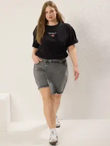 Trendyol Women Regular Fit Mid Rise Denim Shorts