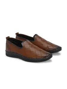 LEEPEETER Men Textured Ethnic Mojaris Casual Shoes