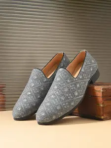 FOOTLOOSE Men Party Wear Embellished Mojaris