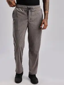 NEVER NEUD Men Relaxed Fit Corduroy Traveller Trousers