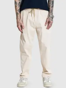 Snitch Men Cream Relaxed Fit Trousers