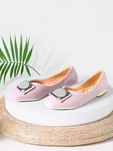 DressBerry Women Textured Mojaris Flats