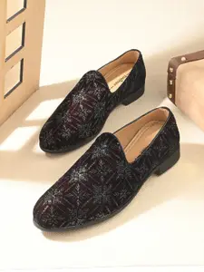 FOOTLOOSE Men Embellished Round Toe Slip-On Mojaris