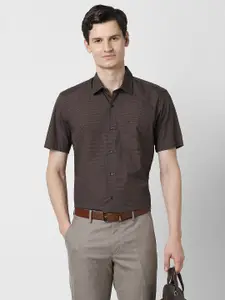 Peter England Men Spread Collar Geometric Printed Cotton Formal Shirt