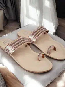 Dhaga Women Ethnic Embellished Kolhapuri One Toe Flats