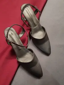 PURPLEHUNT Embellished PU Slim Heel Pumps