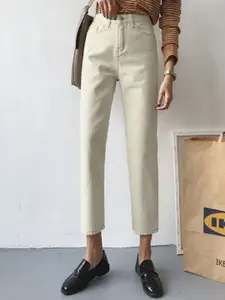 The Roadster Lifestyle Co Straight Fit Mid-Rise Cropped Jeans