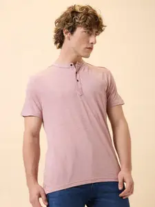 Status Quo Men Solid Henley Neck T-shirt