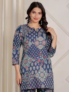 Aramya Floral Pinted Notch Neck Pure Cotton Straight Kurti