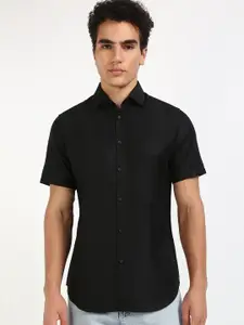 Calvin Klein Jeans Men Slim Fit Solid Spread Collar Cotton Casual Shirt