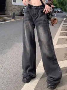 The Roadster Lifestyle Co Women Relaxed Fit Mid-Rise Jeans