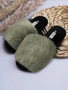 Vritraz Women Embellished Room Slippers