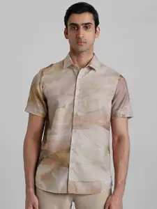 Mufti Men Abstract Printed Spread Collar Casual Shirt