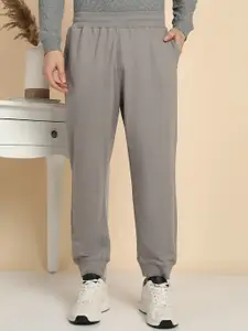 Alan Jones Men Mid Rise Joggers