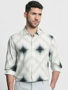 Mufti Men Slim Fit Geometric Printed Spread Collar Casual Shirt
