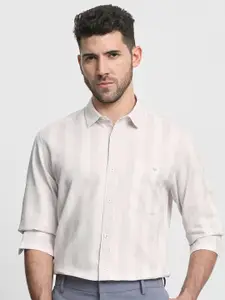 Mufti Men Slim Fit Textured Spread Collar Cotton Casual Shirt