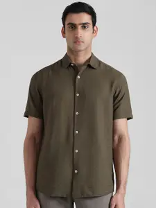 Mufti Men Textured Spread Collar Casual Shirt