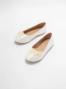 Pantaloons Junior Girls Fashion with Bows Flats