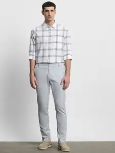 Mufti Men Slim Fit Tartan Checked Spread Collar Cotton Casual Shirt