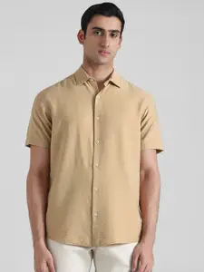 Mufti Men Textured Spread Collar Casual Shirt