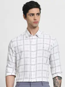 Mufti Men Slim Fit Checked Spread Collar Casual Shirt