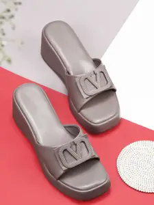 Froh Feet Women Solid Synthetic Wedge Casual Sandals With Western Embellished