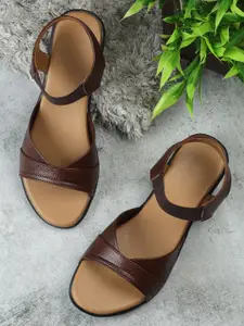 Killer Women Solid Synthetic Casual Open Toe Flats With Western embellished