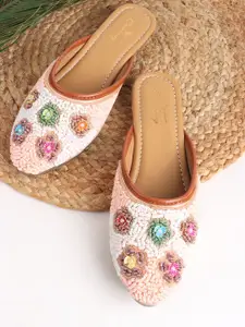 CHINRAAG Women Embellished Mojaris Flats