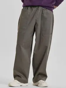 Snitch Men Loose Fit Cargos Trousers