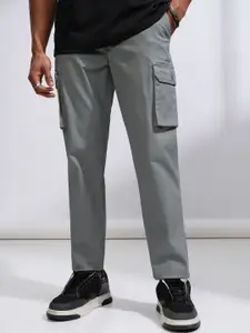HIGHLANDER Men Mid-Rise Flat-Front Straight Fit Cargos Trousers