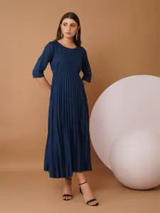 Chemistry Women Solid Gathered Round Neck Maxi Dress