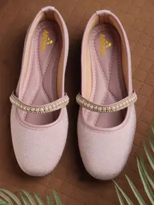 AROOM Women Embellished Ethnic Mojaris Flats