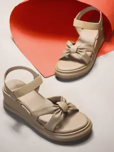 Froh Feet Women Solid Mid-Top Wedge Heels Sandals