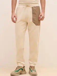 Iconic Men Colourblocked Mid-Rise Joggers