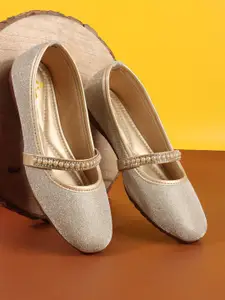 AROOM Women Embellished Round Toe  Mojaris Flats