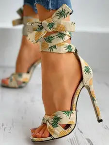 GLO GLAMP Women Printed Slim Heeled Casual Sandals