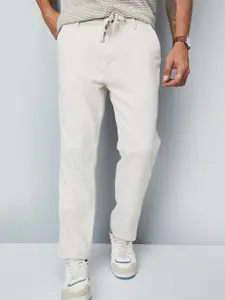 max Men Regular Fit Mid-Rise Joggers Trousers