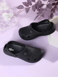 The Roadster Lifestyle Co. Men Self Design Clogs