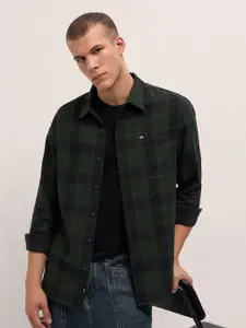 THE BEAR HOUSE Men Relaxed Checked Casual Shirt