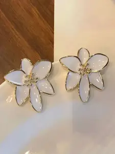 VAGHBHATT Gold-Plated Artificial Beads Beaded Floral Shaped Studs