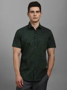 Louis Philippe Sport Men Slim Fit Floral Printed Casual Shirt