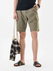 Snitch Men Olive Mid-Rise Regular Fit Shorts