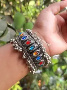 Sangria Ghungroo Beaded Bangle