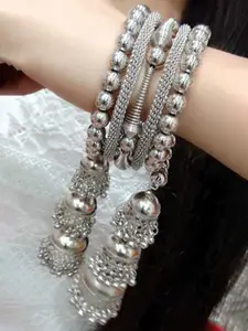 Sangria Ghungroo Beaded Bangle