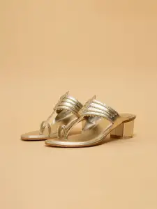 ERIDANI Women Embellished Synthetic Leather Regular Kolhapuri Heels