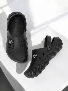 The Roadster Lifestyle Co Men Textured Clogs