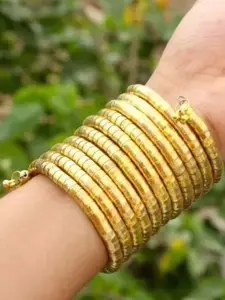 Sangria Spiral Bangle