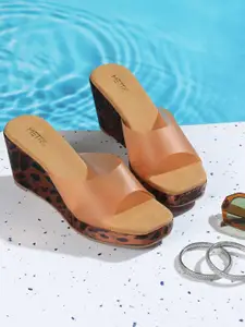 Metro Women Printed Platform Pumps