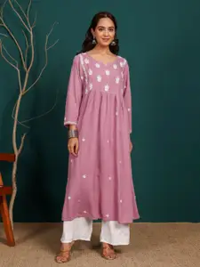 Chowkhat Women Floral Embroidered Chikankari Kurta