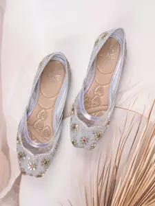 Jove Women Embellished Ethnic Mojaris Flats